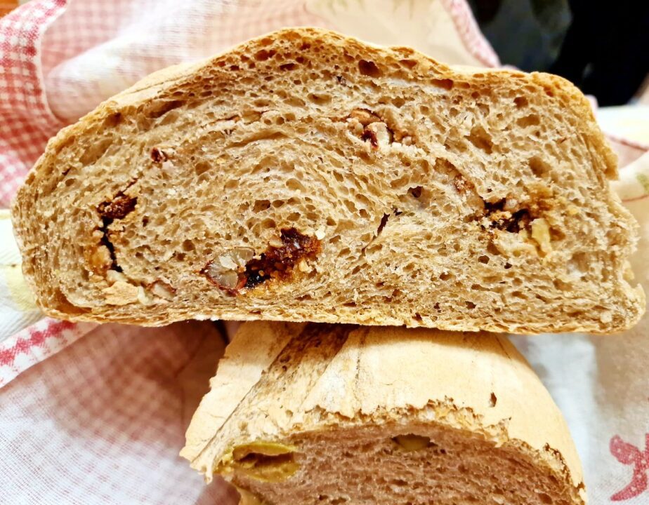 Pane con Castagne e Uvetta, quello sotto è Pane con Olive