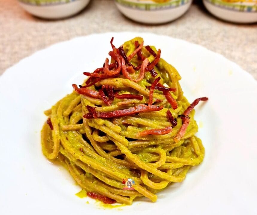 Spaghetti integrali con crema di Fave e Speck